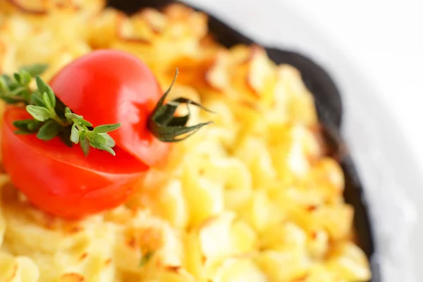 Patata al horno con pollo y tomate —  Fotos de Stock