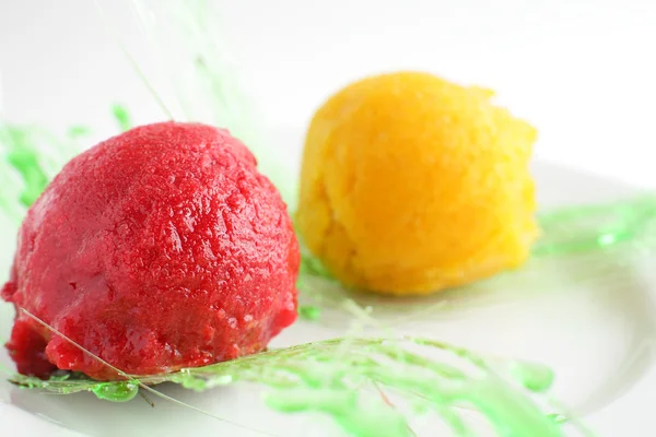 Sorbet from orange and strawberry — Stock Photo, Image