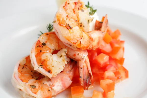 Tasty shrimps with lemon on white dish — Stock Photo, Image