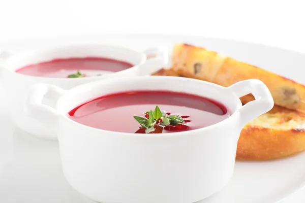 Смачний суп на яскравому фоні — стокове фото