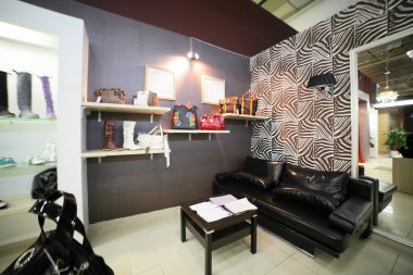 İç modern Avrupa alışveriş Ayakkabı mağazası