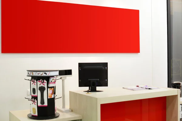 Interior of shoe store in modern european mall — Stock Photo, Image