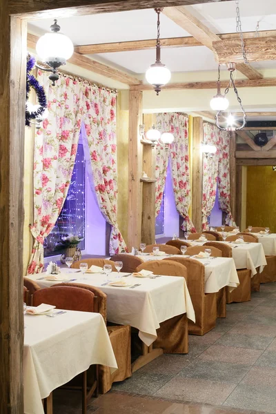 Restaurante europeu em cores brilhantes — Fotografia de Stock