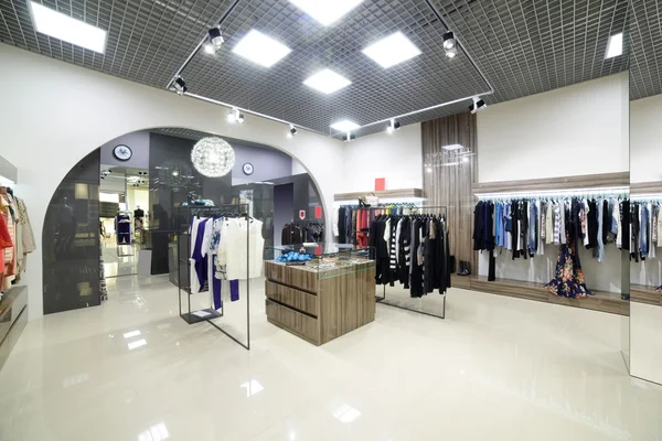 Nuevo interior de la tienda de tela — Foto de Stock