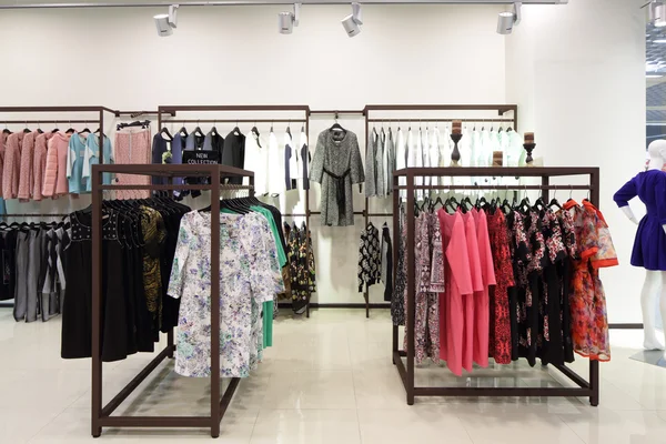 Nuevo interior de la tienda de tela — Foto de Stock