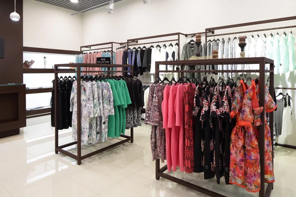 Nuevo interior de la tienda de tela — Foto de Stock