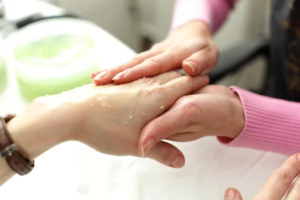 Cura delle unghie su sfondo bianco — Foto Stock