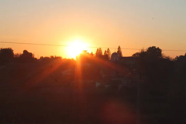 Pôr Sol Fundo Silhuetas Cidade Igreja — Fotografia de Stock