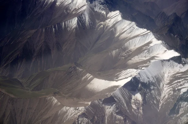中国の新彊地区のカラコルム山脈の航空写真ビュー — ストック写真