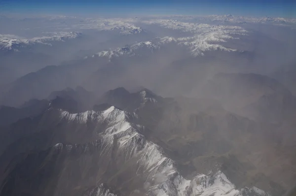中国の新彊地区のカラコルム山脈の航空写真ビュー — ストック写真