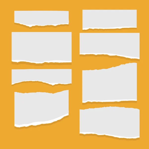 Set Aus Zerrissenen Papierblättern Weißer Farbe Notizbuch Auf Orangefarbenem Hintergrund lizenzfreie Stockvektoren
