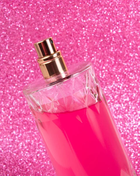 Roze Delicate Parfum Spray Fles Stof Glanzende Achtergrond — Stockfoto