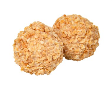 Beyaz arkaplanda tatlı izole edilmiş fıstık gofreti topları