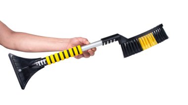 Kar temizleme için kış araba fırçası beyaz üzerinde izole plastik kazıyıcı