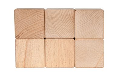 Beyaz arkaplanda izole edilmiş yaratıcı metin için ahşap küpler tuğla yapı