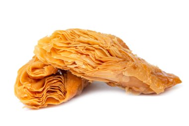 Beyaz arka planda izole edilmiş bal baklavası