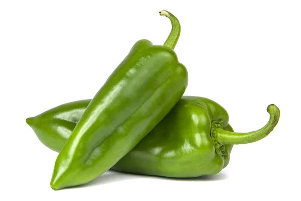 Çan yeşili biber paprika beyaz arka planda izole