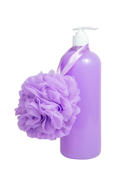 紫罗兰浴液瓶和海绵 用于浴室隔离在白色背景下 — 图库照片
