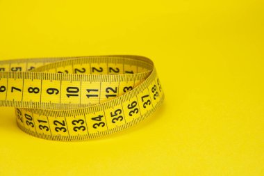 Telif alanı olan sarı şerit ölçü diyet kavramı