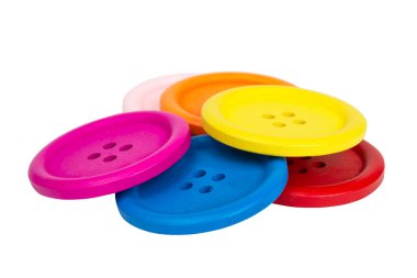 Çoklu renk kumaş düğmeleri beyaz arkaplanda izole edilmiş malzeme diker