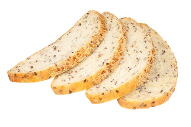 Beyaz ürüne izole edilmiş ev yapımı buğday dilimleri.