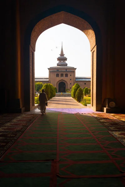 Dveře nádvoří jama masjid mešita srinagar — Stock fotografie