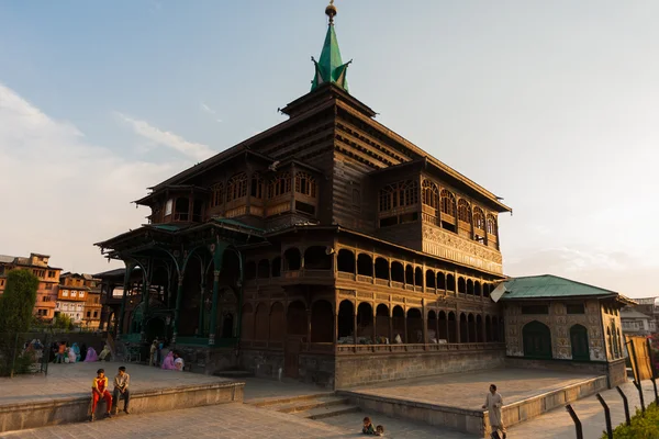 Shah E Hamdan Mesquita Fora Angled — Fotografia de Stock