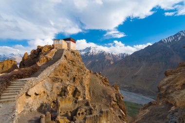 Watchtower spiti Vadisi dhankar yakın dağlar