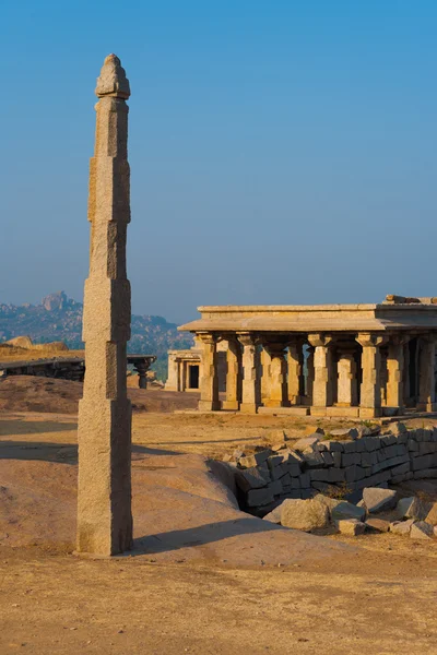 Colonne debout libre Temple Obélisque Hampi — Photo