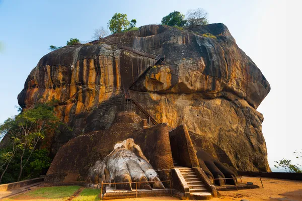 Sigiriya Rock Side Segundo Nivel Escaleras Pies de León — Foto de Stock