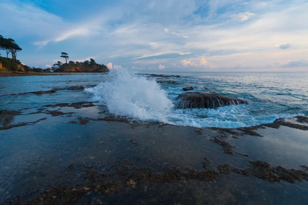 Dalga kırılma gelgit havuzu günbatımı doğa neil ada — Stok fotoğraf