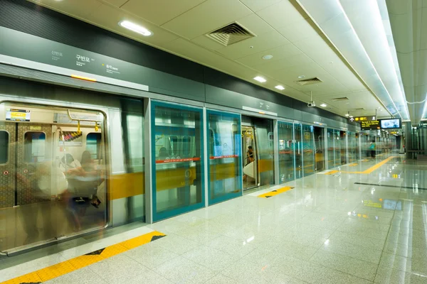Seoul Metro schoon platform stop ondergrondse — Stockfoto
