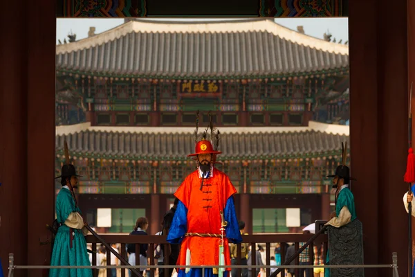 Gyeongbokgung Palace Entrance Red Guard Close — Stock Photo, Image