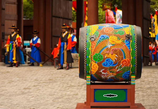 Grande tradicional coreano Drum Deoksugung Palace — Fotografia de Stock