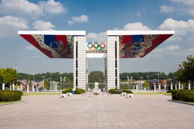 Dünya Barış kapısı Seul Olimpiyat Parkı merkezli