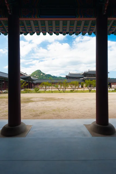 Gyeongbokgung Palast seoul Säulen Schmutz Hof — Stockfoto