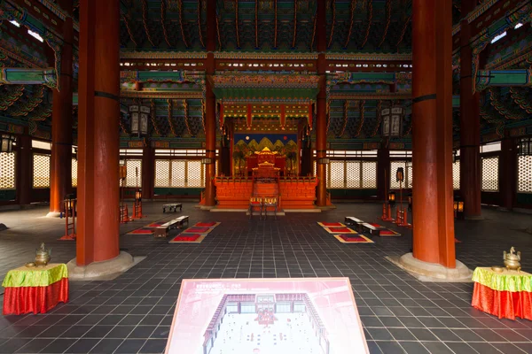 Corredor de trono Gyeongbokgung edifício dentro — Fotografia de Stock