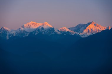 kangchenjunga dağ Himalayaların gündoğumu uzak