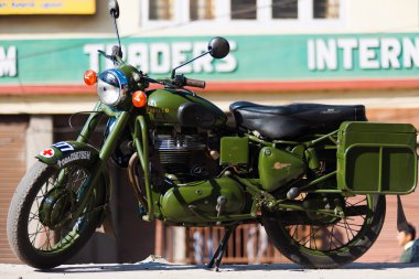 Royal enfield kurşun 350 klasik motosiklet Hindistan