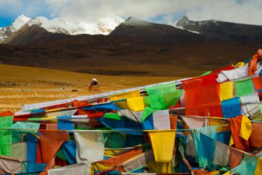 Tibet dua bayrakları doğal manzara dağ