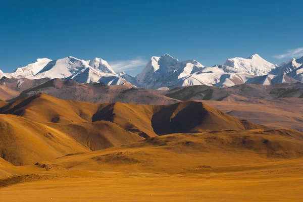 Hornatý terén Himálajích na hranicích Nepál tibet — Stock fotografie