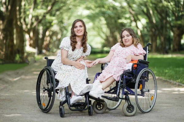 Kronik sağlık sorunu olan kadınlar parkta vakit geçiriyorlar