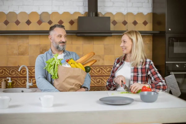 Caucasian family cooking meal on kitchen from vegetables — стоковое фото