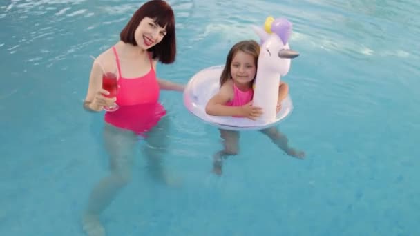 Portrait of a little daughter and her mother joyfully smiling during a summer holiday break — Stockvideo