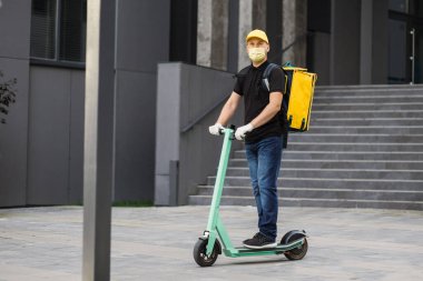 Covid salgını sırasında gıda nakliyesi, ulaşım ve insan konsepti.