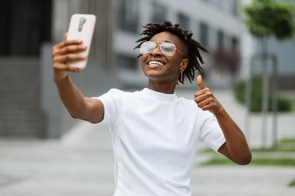 Jonge Afrikaans Amerikaanse Vrouw Meisje Student Freelancer Praten Telefoon Met — Stockfoto