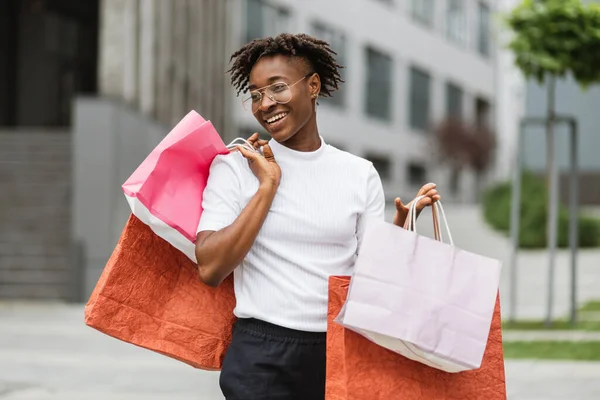 Outdoor Urban Portrait Young Elegant Fashionable African American Woman Wearing — Stock Photo, Image