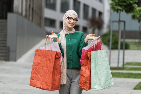 Shopping Concept Close Portrait Young Attractive Joyful Muslim Woman Smiling Royalty Free Stock Images