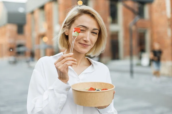 Young Charming Blonde Woman Holding Cardboard Bowl Fresh Organic Salad — Stock Photo, Image