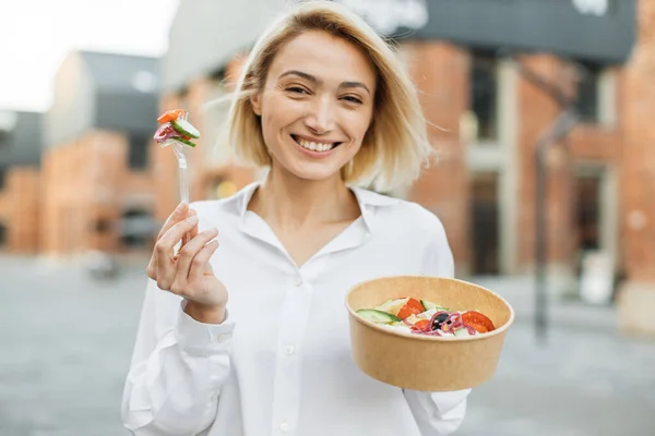 Portrait Happy Blond Smiling Woman Freelancer Manager Business Lady Eating — Stock Photo, Image